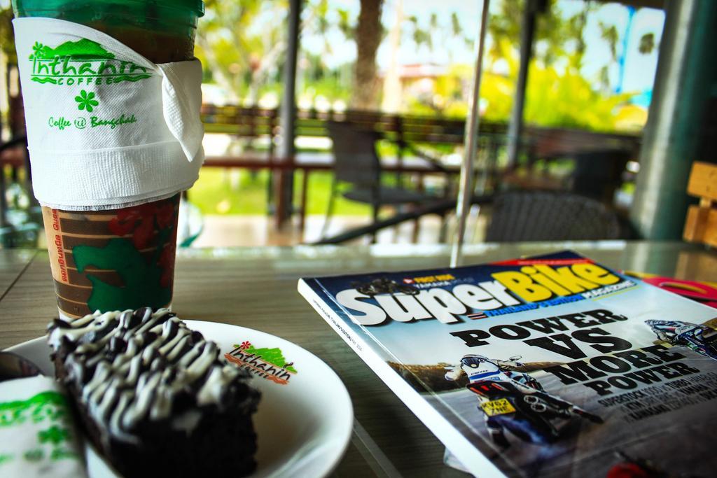 The Win Hotel Bang Saphan Extérieur photo