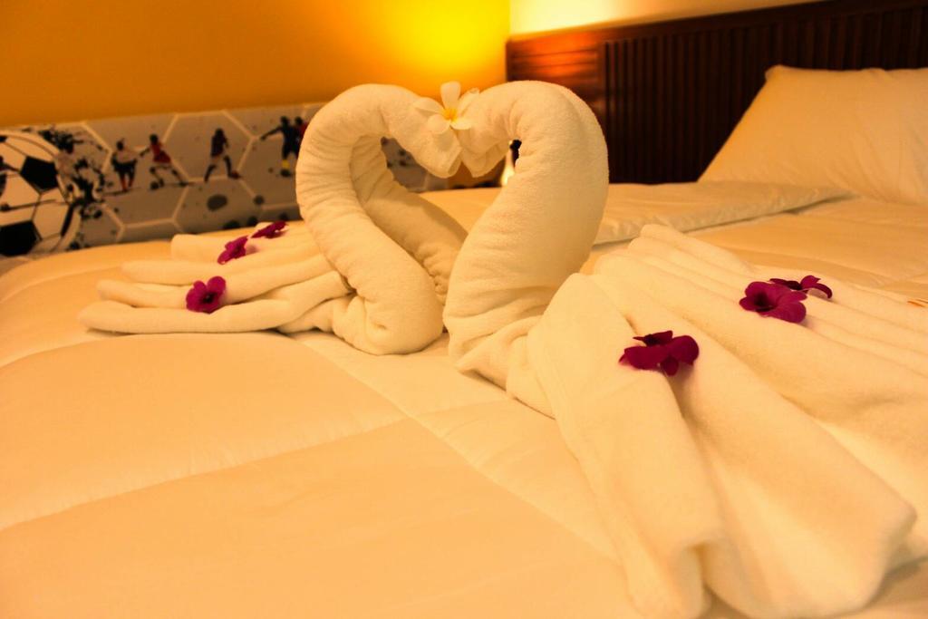 The Win Hotel Bang Saphan Extérieur photo