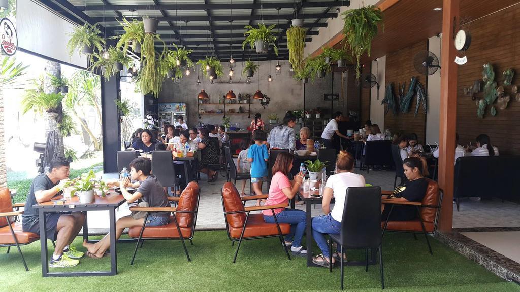 The Win Hotel Bang Saphan Extérieur photo