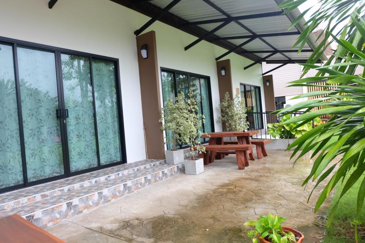 The Win Hotel Bang Saphan Extérieur photo